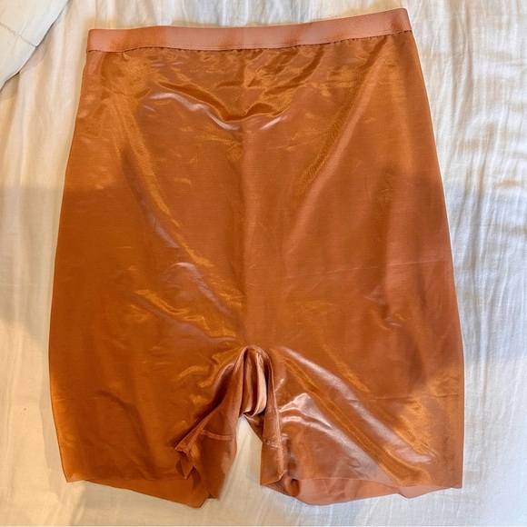 Skims NWT Barely There Mid Thigh Short 3x - Picture 6 of 6